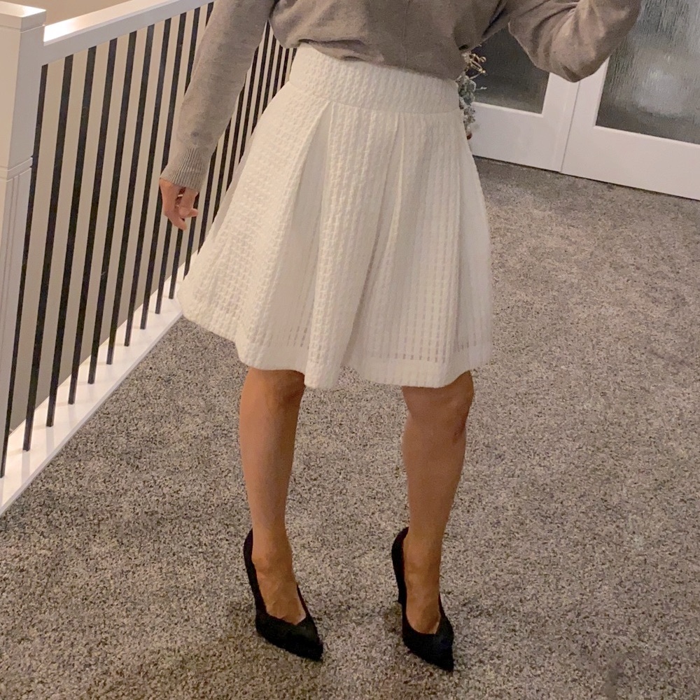 RW & Co. Pleated Circle Mini Skirt, White Woven Knit, Size 6, EUC